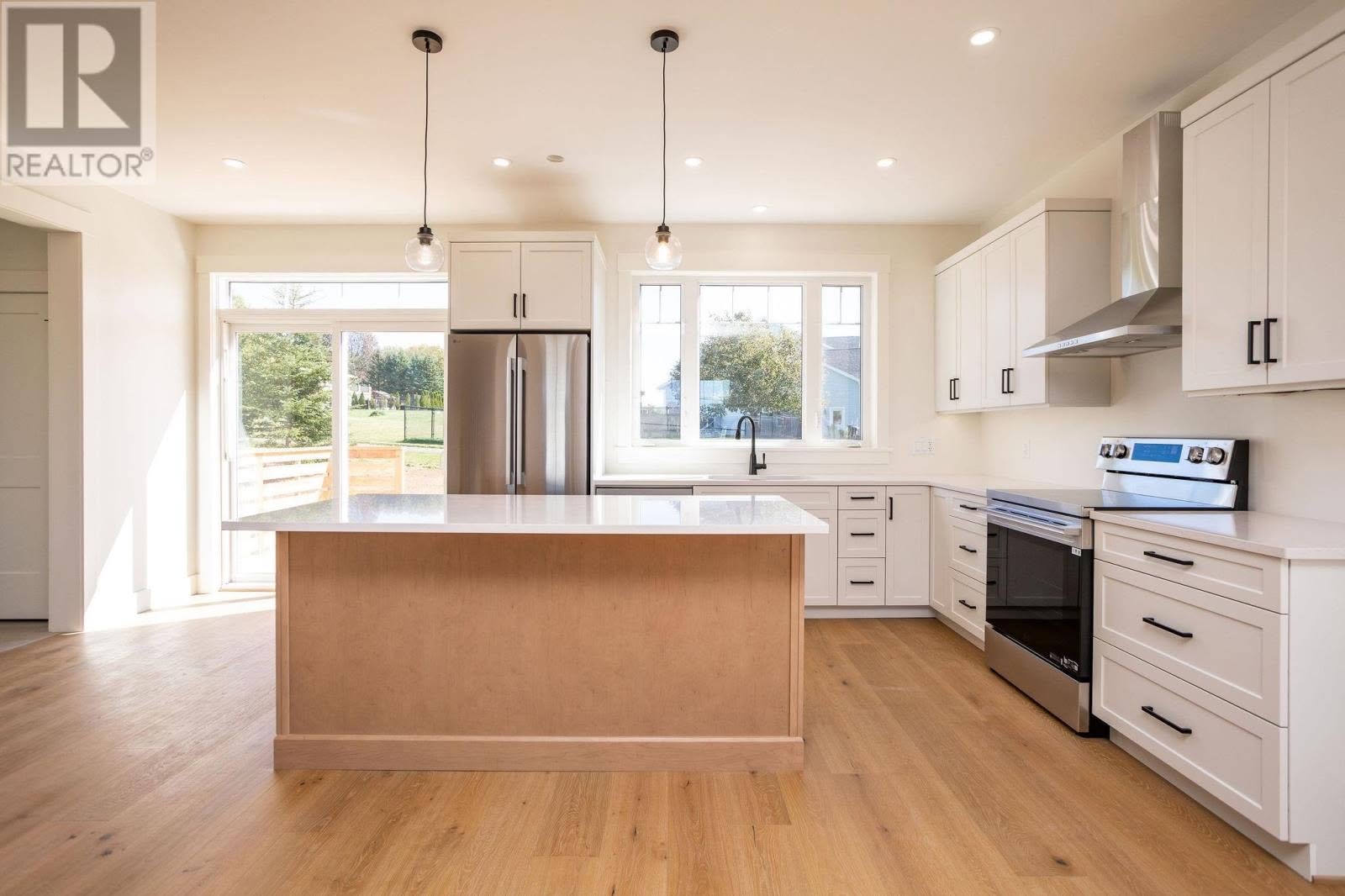 Kitchen with pendant and recessed lighting
